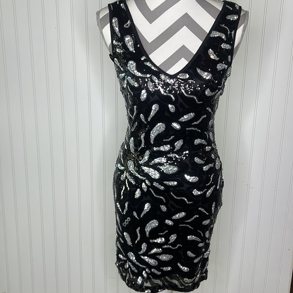 Gianni Bini Black and Silver Sleeveless Cocktail Dress Size Small - Picture 2 of 11